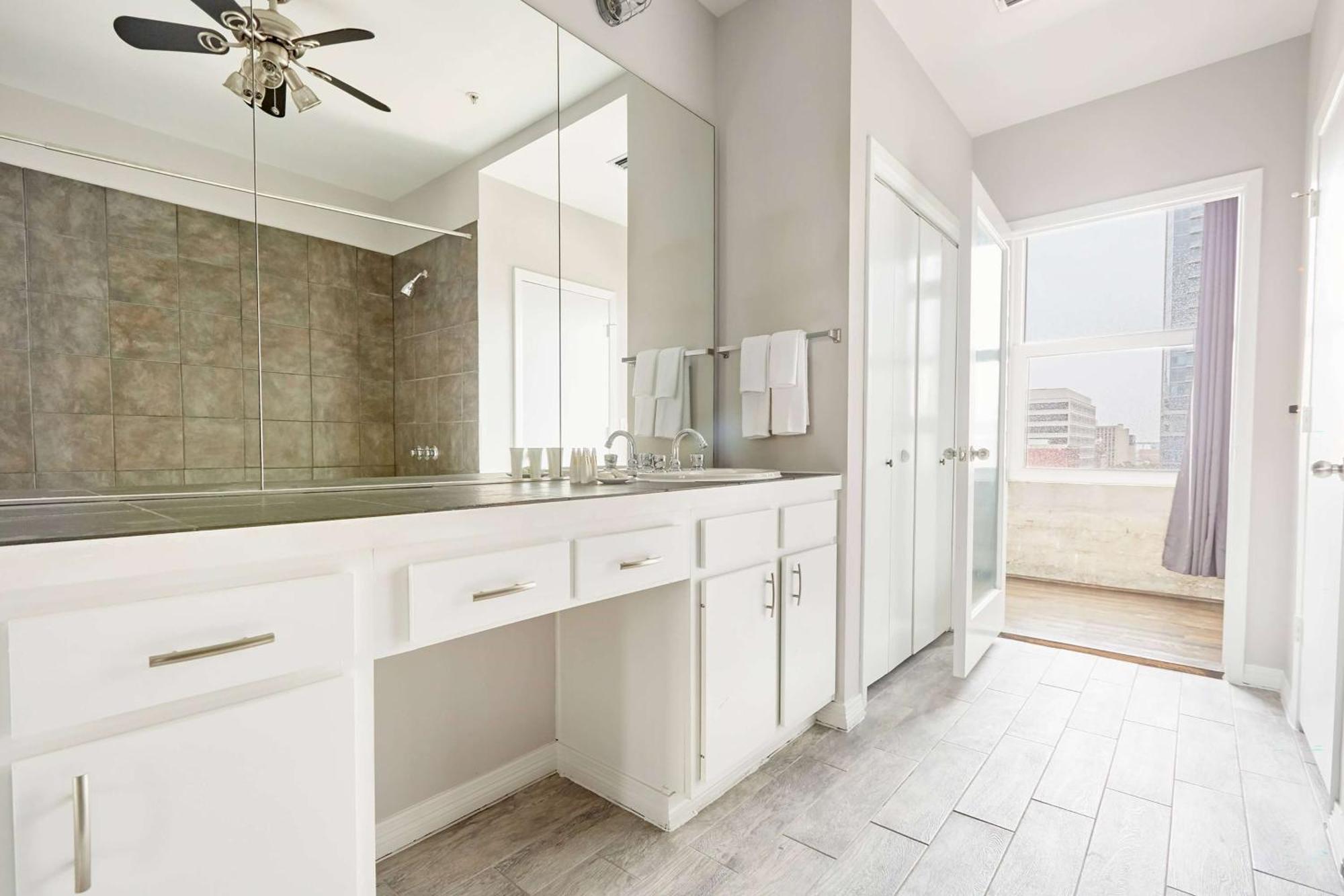 Reside Houston Downtown, A Wyndham Residence Bagian luar foto